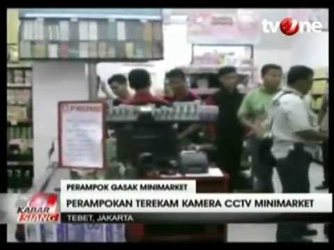 Aksi Perampokan Minimarket di Tebet Terekam Kamera CCTV