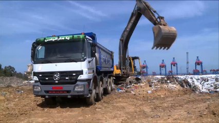 الحكومة اللبنانية تبدأ حل أزمة النفايات
