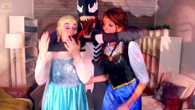 Spiderman vs Venom vs Frozen Elsa & Anna! Elsa & Anna are Kidnapped in Real Life Superhero Movie!