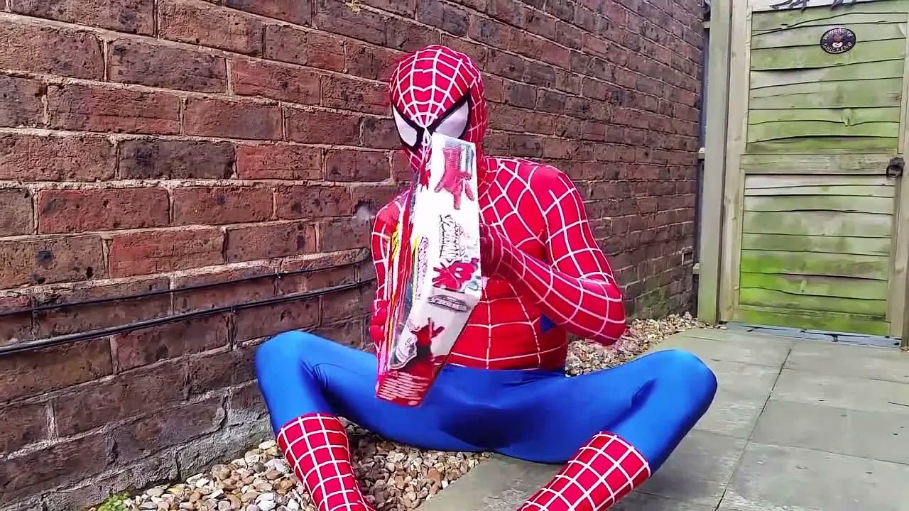 Amazing Spiderman Mega Blaster Web Shooter Real Toy Spiderman vs Fly. Real Life Superhero Movie