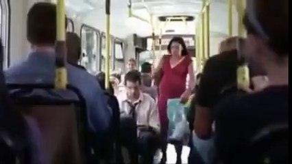Gruaja Shtatzene ne Autobus - E pra e meritoi ky far djali  hahahaha
