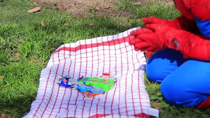 SUPERMAN vs SPIDERMAN POWER WHEELS RACE GIANT SURPRISE TOYS KIDS opening PLAYTIME AT THE PARK batman