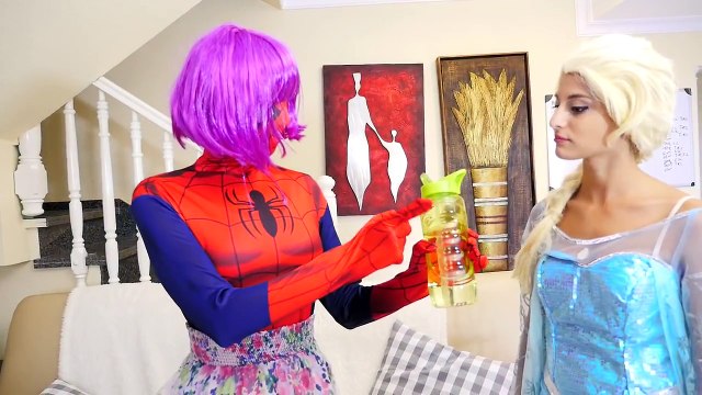 Frozen elsa vs Pink spidergirl vs Spiderman vs Maleficent - Fat Elsa - Superhero Fun in Real Life