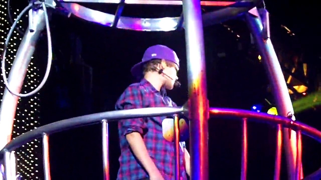 Justin Bieber - Up - Live in Concert - Des Moines, IA  HD June 30, 2010