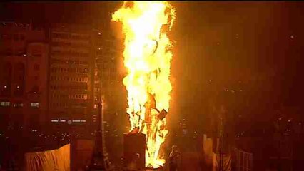Las Fallas queman tras la lluvia sus deseos de ser Patrimonio de la Humanidad