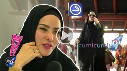 Umroh ke-7, Angel Lelga Masih Sendiri -  Cumicam 20 Maret 2016