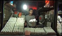 March Best of Whatsapp Man cooking Egg Omelette and giving it to customer on bread