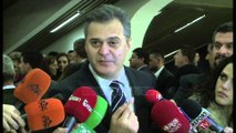 Referendumi vendos për legjitimitetin e kryetarit - Top Channel Albania - News - Lajme