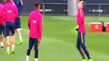 Neymar & Rafinha practicing boxing in FC Barcelona's training
