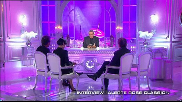Dita Von Teese craque sur François Cluzet dans Salut les terriens - Regardez