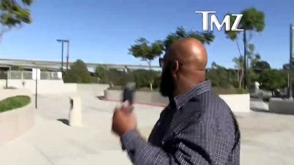 Suge Knight Surrenders in Robbery Case