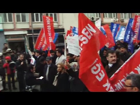 MEB Yasa Tasarısını valilik önünde protesto ettiler