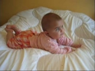 Sur le lit de papa et maman!