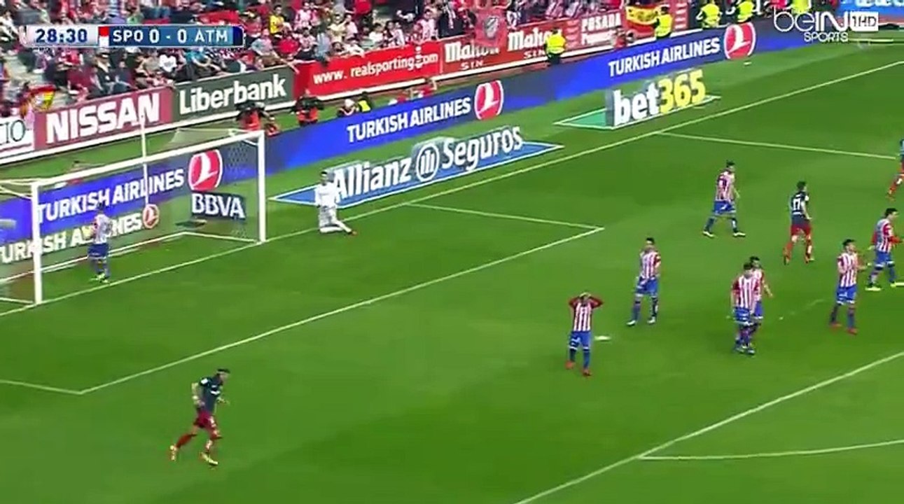 Le coup franc parfait de Griezmann