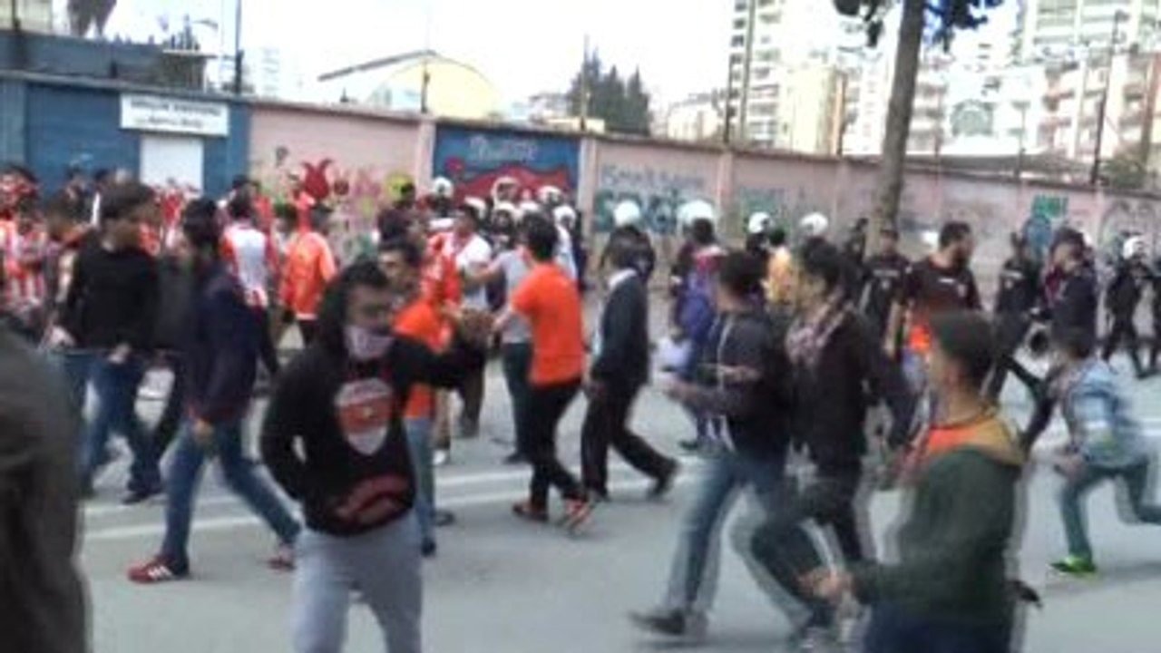 Adana Derbisi Öncesi Olaylar Çıktı: 1 Yaralı
