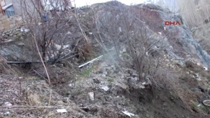 Hakkari'de Toprak Kayması Bir Eve Zarar Verdi-Tamamı