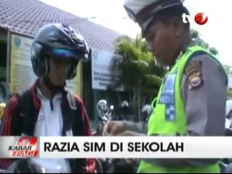 Polisi Razia SIM di Sekolah
