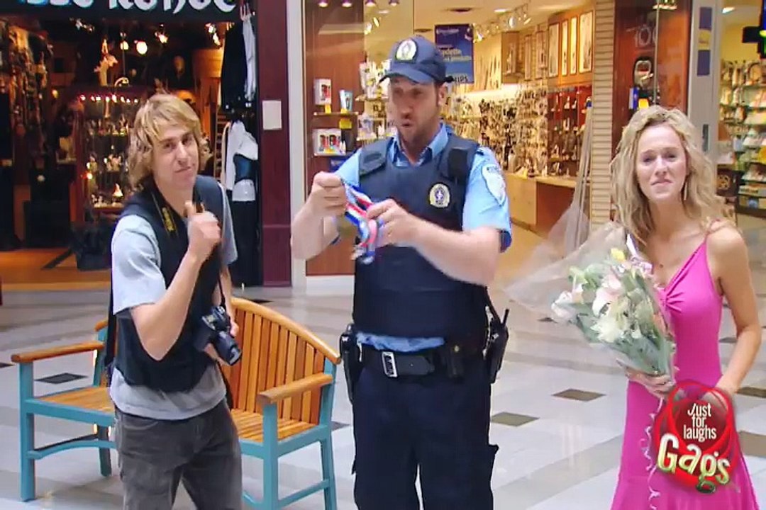 Daily Laughs_Tying shoes together prank