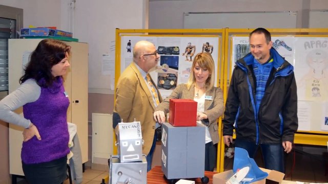 AGDE - 2016 - SUCCES POUR LA JOURNÉE DE LA ROBOTIQUE ET DES DRONES AU COLLEGE RENÉ CASSIN