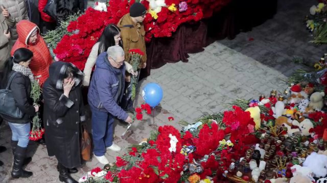 Russia mourns plane crash victims as investigation begins