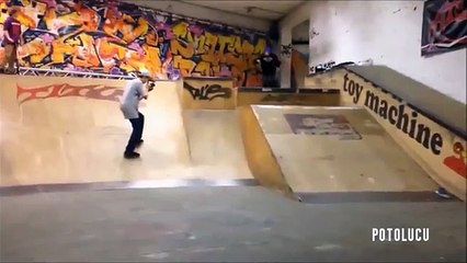 下载视频: Skateboarding Fails - Skateboarding Fails Video Compilation