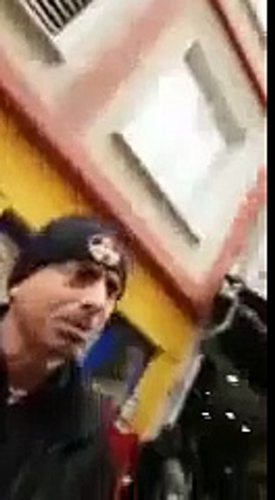 Kadiköy'de Değnekçiler Tarafından Dövülen Gazeteci