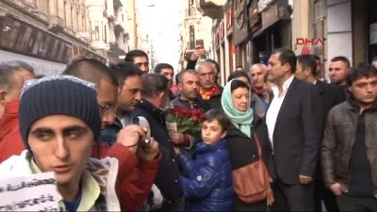 Ali Ağaoğlu Saldırının Olduğu Yere Kırmızı Gül Bıraktı