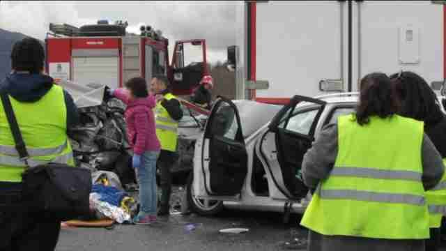 Doce heridos, seis graves, en un accidente múltiple entre diecisiete vehículos en Salamanca