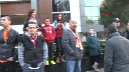 Galatasaraylı Futbolcular Tesislerden Ayrıldı