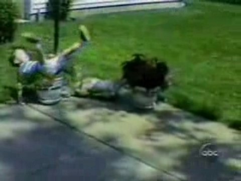 Botte, incidenti e risate