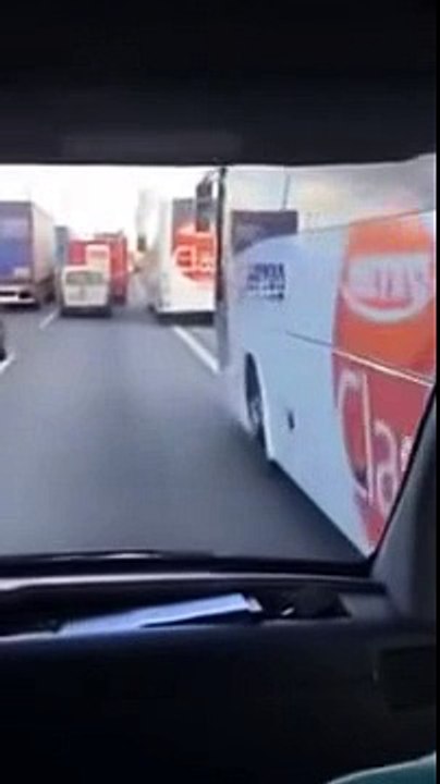 Ambulansa Yol Vermeyen Metro Turizm Otobüsü