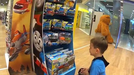 Киев День#4 ходим по ТРЦ Гуливер магазин Планета Игрушек Кидландия детский комплекс