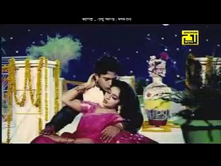 তুমি হাজার ফুলের মাজে একটি গোলাপ