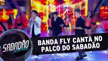 Banda Fly canta no palco do Sabadão