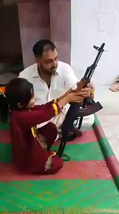 Small Girl Challenge To India  Or Fire Aewsome Geo Pathan
