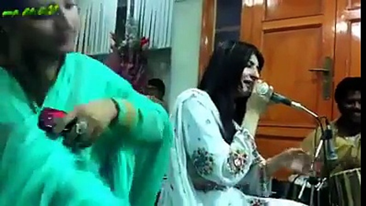 Gul Pana and neloo kalsum Singing The Song