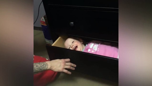 Un papa retrouve sa fille cachée dans un endroit totalement insolite !