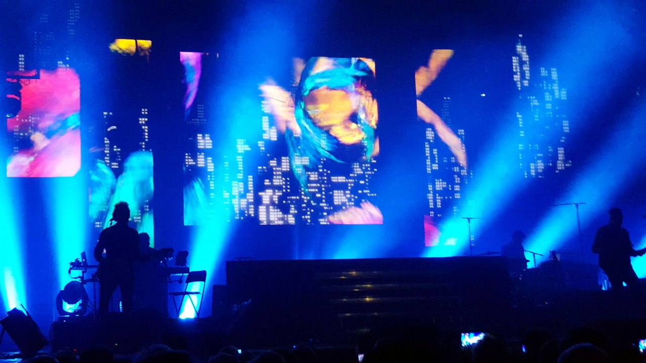 Lara Fabian - Ma vie dans la tienne + Intro - 19 mars - Forum de Liège