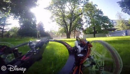 Un drone peut rouler sur les murs à la verticale come spiderman