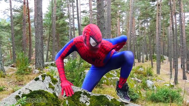 Spiderman vs Venom vs Frozen Elsa NERF BATTLE - Spiderman Saves Elsa - Superhero Fun in Real Life :)