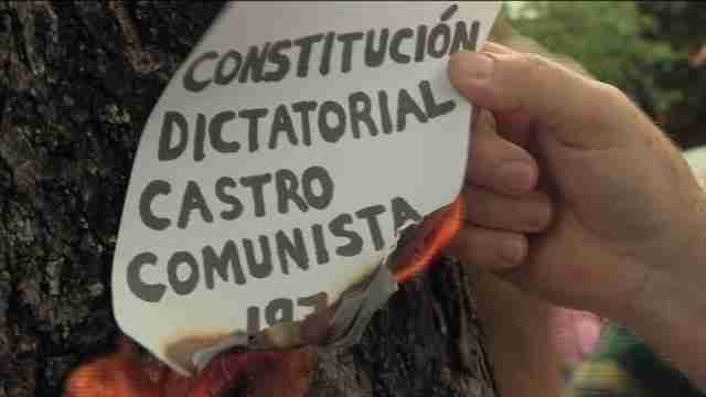 Exiliados cubanos condenan en Miami la traición de Obama