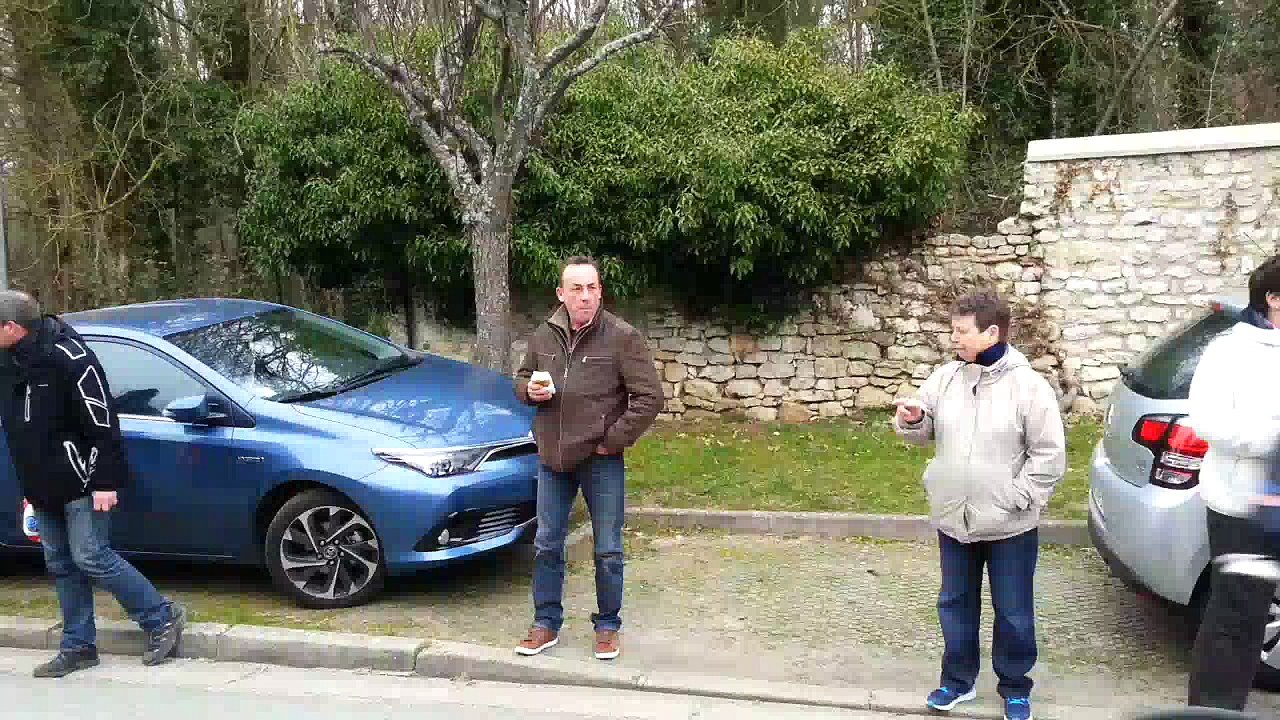 1er tour et l arrivée de la course minime garcons et filles a St cyr en Arthie. Plus de 70 coureurs au départ.