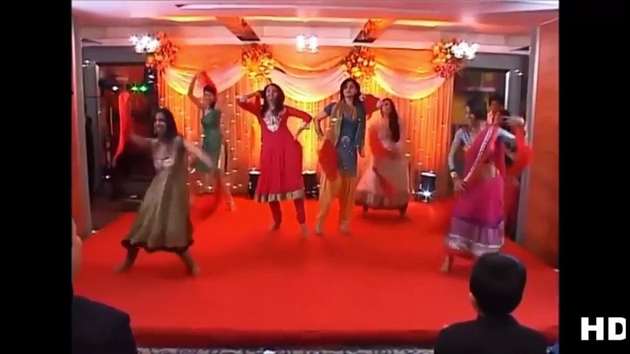 Indian Wedding Mehndi Night Dance   Sadi Gali B...
