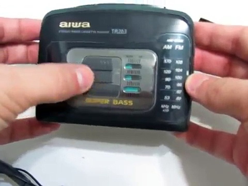 Walkman Aiwa com Toca Fitas + Radio AM / FM Stereo