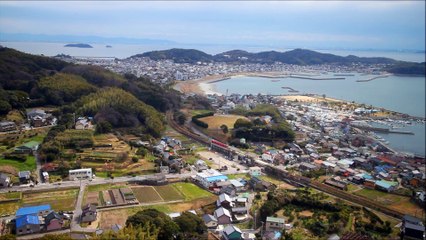 海辺を走る名鉄電車 青い海と赤い電車 名鉄蒲郡線こどもの国～西浦