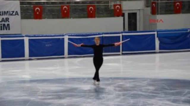 Erzurum-Buz Pateni Şampiyonundan Teröre Türk Bayraklı Tepki