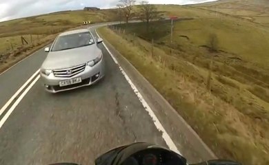 Otomobile Çarpmamak İçin Motosikleti Uçuruma Sürdü