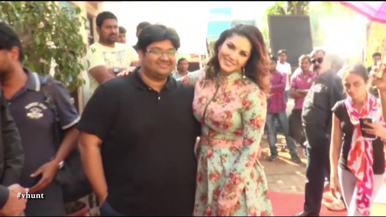 Exclusive! Shah Rukh Khan To Romance Sexy Sunny Leone In Raees