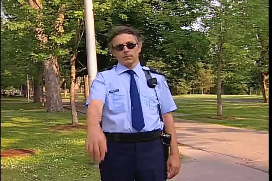 Made You Look joke - by a cop!