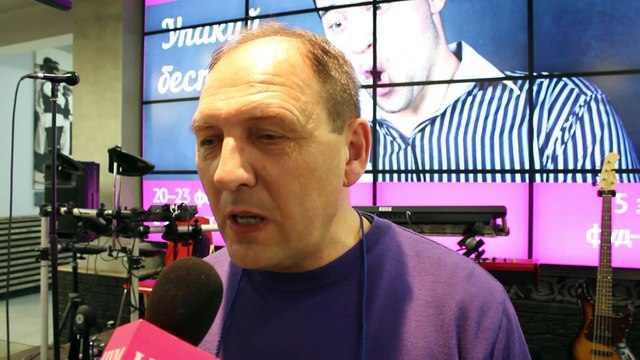 Музыкальная группа поздравила покупателей ЦУМа с праздником